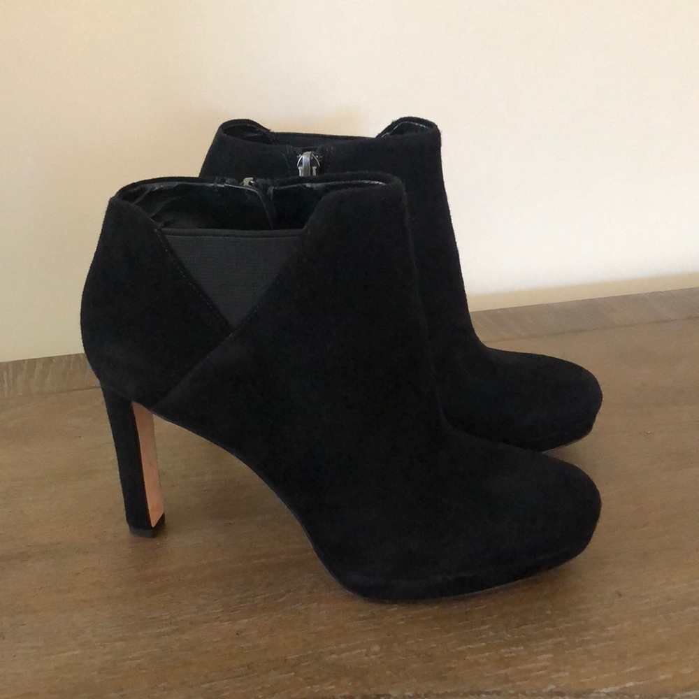 LIKE NEW {Via Spiga} Blinda Suede Black Booties. Size 6.5. - Picture 4 of 8